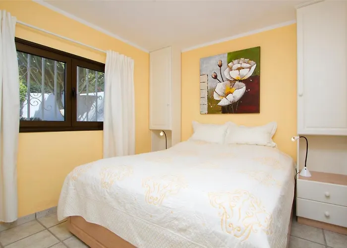 Colina Del Sol 1106 Apartamento *