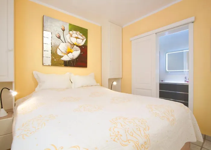 Colina Del Sol 1106 Apartamento *